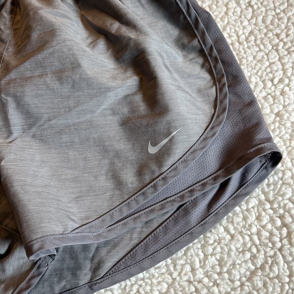 Nike Women's Tempo Running Training Shorts Size S Ashen Grey DB4487-493 - Picture 2 of 5